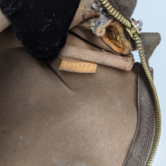 Louis Vuitton Monogram Eva Crossbody CLUTCH - Picture 6 of 12